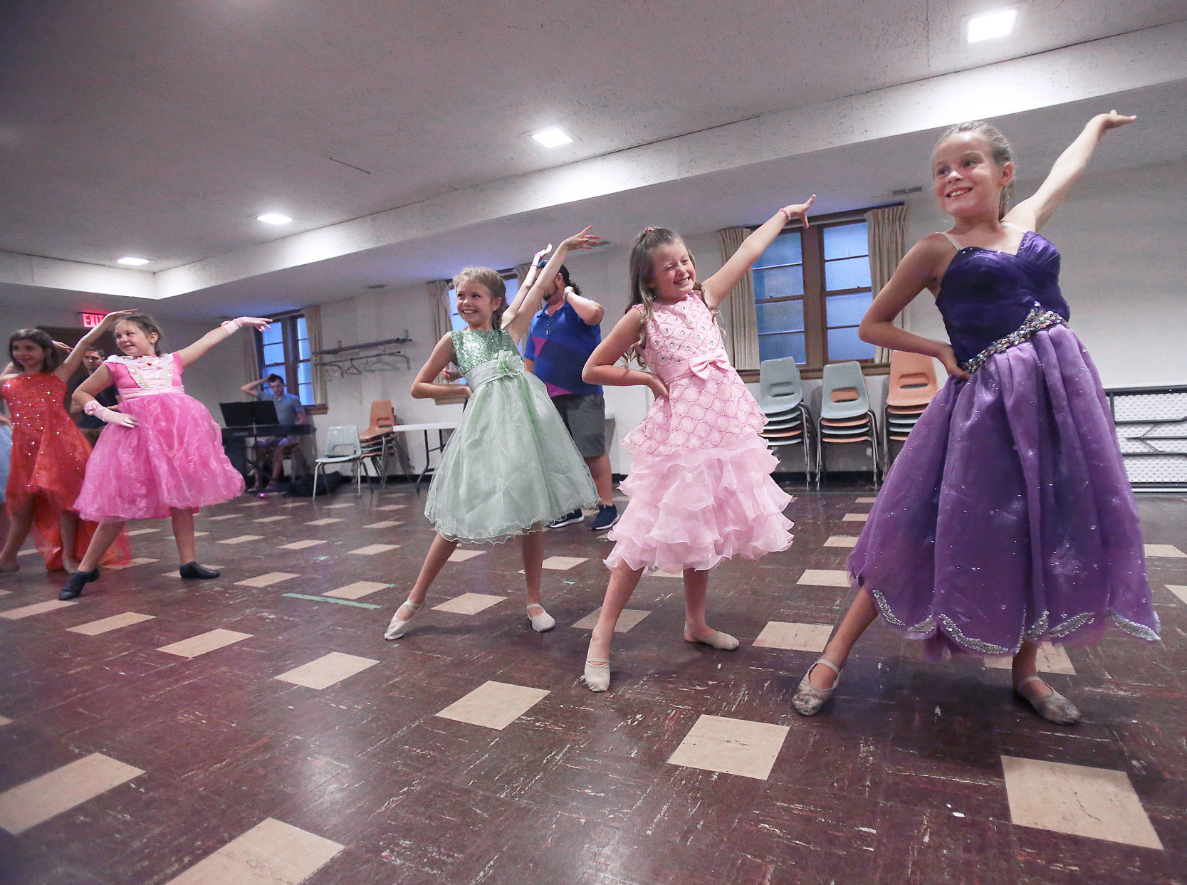 Beauty pageant contestants